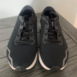 Mens lightly worn sonic 6 under armour sneakers